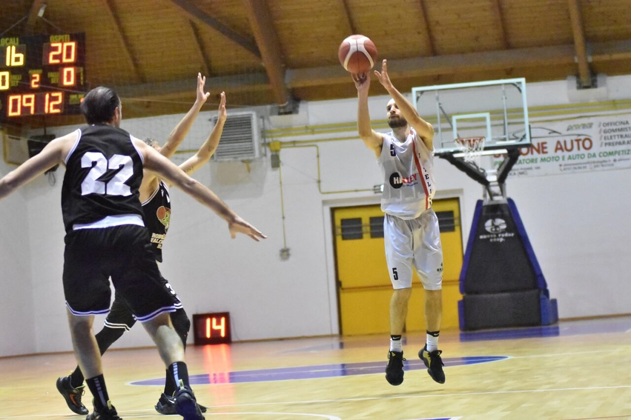 Falconara d battaglia la Halley esce fuori alla distanza