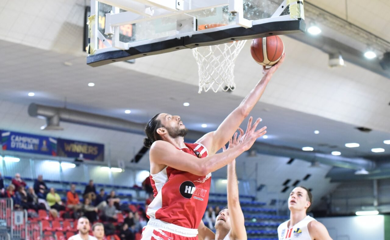 Halley a pezzi, non c’è storia a Pesaro: la Italservice vola in finale, fine corsa amaro per i biancorossi