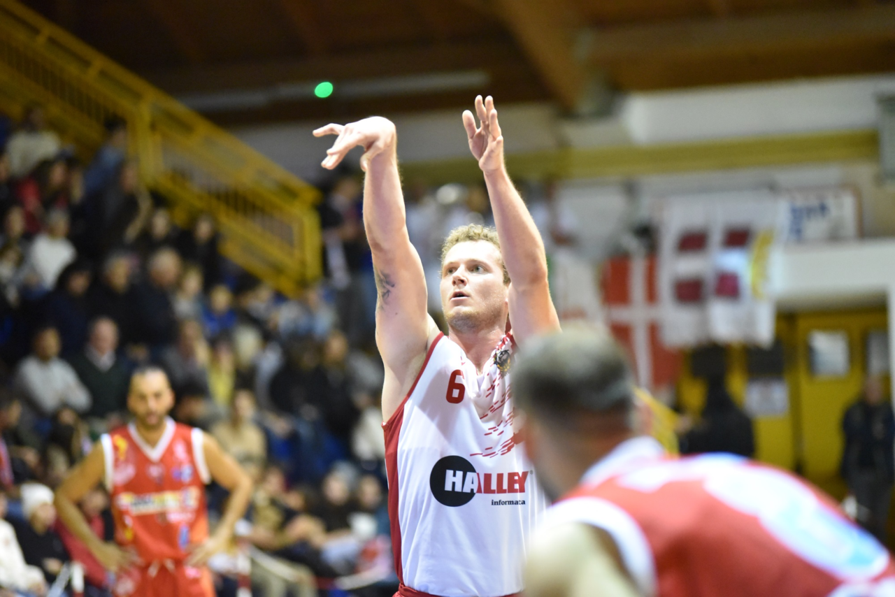 Halley, aria di big match: con Recanati in palio la vetta