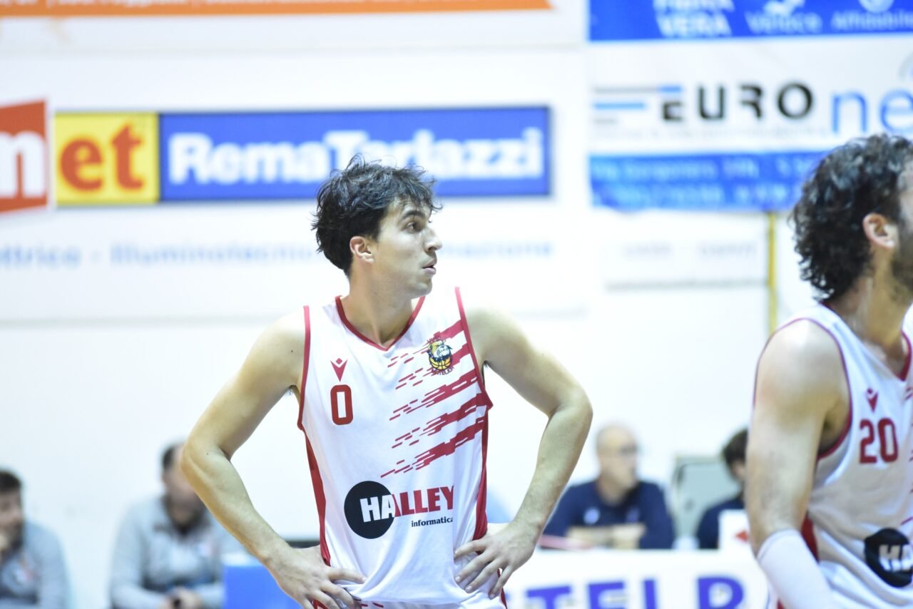 Arnaldo mette la Carver nel mirino: «Prepariamoci, squadra compatta e fisica»