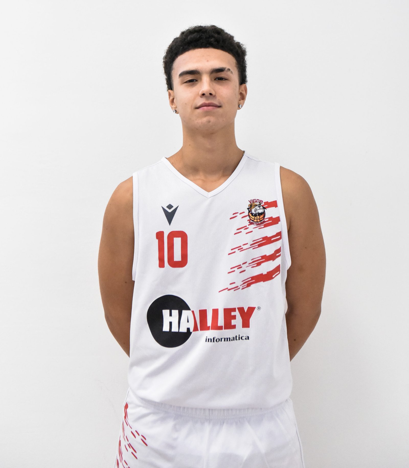 https://vigorbasketmatelica.it/wp-content/uploads/2026/10/U17-ONESTA-LEONARDO-scaled.jpg
